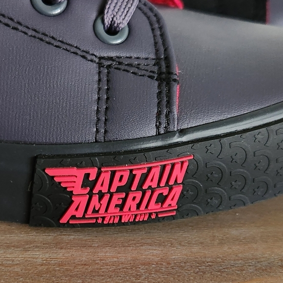 ๐ Captain America High-Top Sneakers โ Size 8.5 Marvel Avengers โ New with Tags - Picture 5 of 12